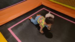 -蹦蹦跳跳(新奥购物中心店)