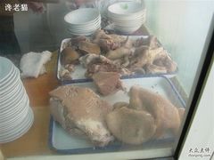 橱窗里的羊肉、杂碎-苏州藏书羊肉馆(安顺路店)