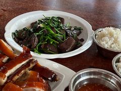 -黄记四更烤乳猪店