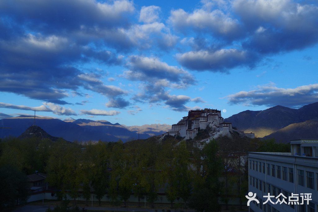 平措康桑青年旅舍(布达拉宫店)图片