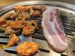 厚切五花肉-·缸桶屋·韩式牛肋条自助烤肉(西湖D11店)
