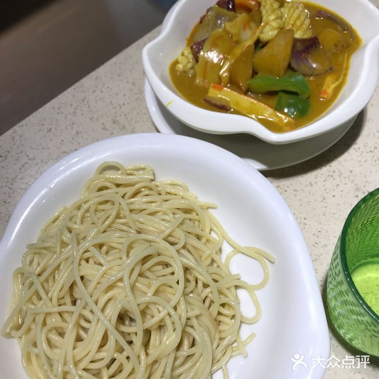 菜品：菜单上有套餐选择，每一天的样式都不一样