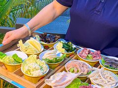 -茅草房·河畔园林火锅