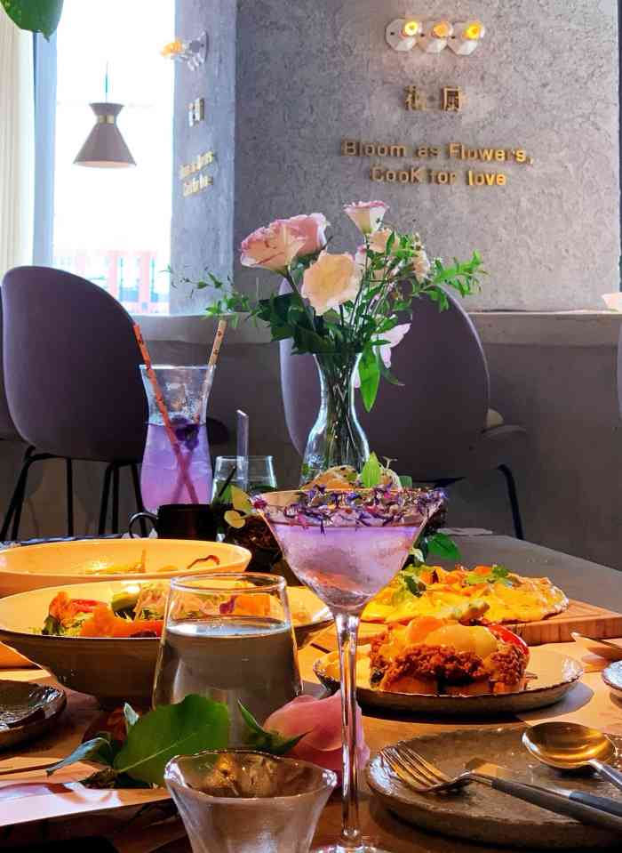 tomacado花厨(王府中环店)-"「花厨彩虹卷」分量很足,每人吃两个就不