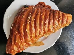 鸡蛋火腿芝士羊角-红跑车(仙鹤街店)