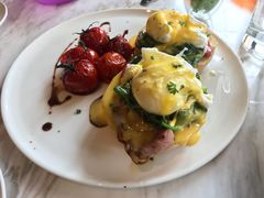 班尼迪克蛋奶油菠菜火腿肉贝谷-the rug 飞毯 (朝阳公园店)