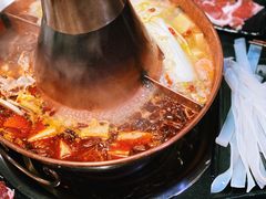 -果松木炭酸菜铜火锅·外婆参鸡汤