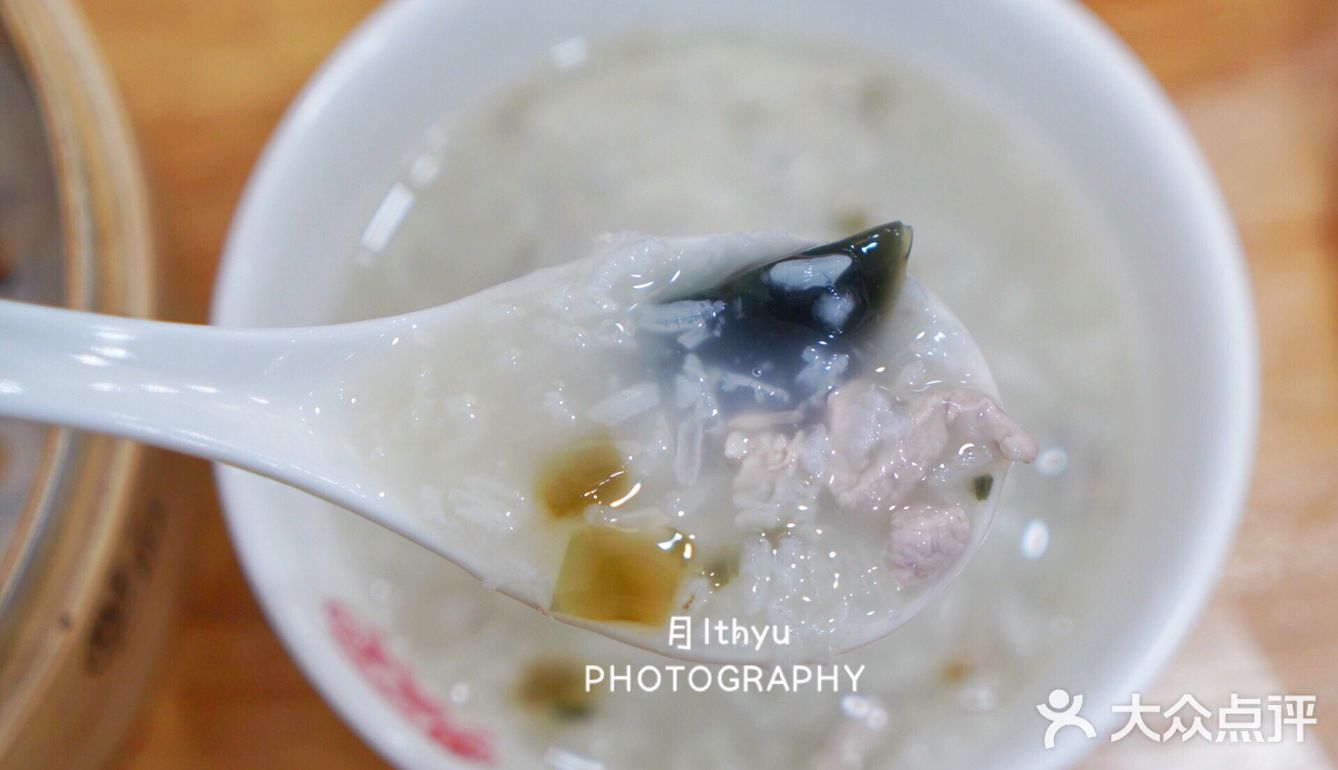 好吃蟹黄汤包咬一口会爆浆