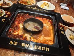 -老牌坊云南鱼豆花火锅(哈西万达店)