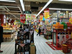 整个三楼是以食品饮料为主，先是饮料酒水区-家乐福(八宝街店)