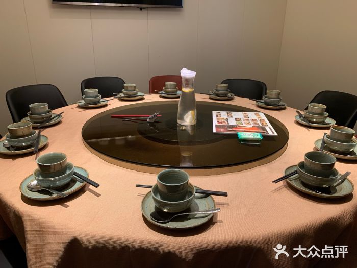 青年公社烤鸭(宝杨宝龙广场店)包厢图片