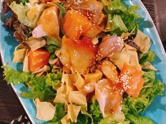 三文鱼牛油果色拉-角落里(中山公园店)