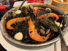 传统西班牙墨鱼汁海鲜饭-BROWNSTONE布朗石西班牙餐厅(深圳湾店)