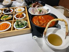 九宫格玲珑前菜-新仙清汤牛腩(铜锣湾店)