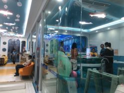 -鲸鱼堡亲子恒温泳池游泳俱乐部(彰泰天街店)