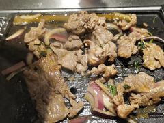 鲜切牛肋条-小财盆地桌烤肉