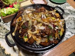 铁板炙烤坝上羊肉-那家小馆•北京菜•烤鸭(香山店)