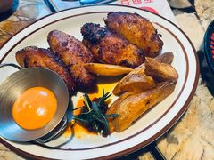 炭烤鸡翅配炸薯角-BROWNSTONE布朗石西班牙餐厅(富城店)