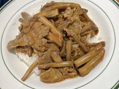 茶树菇炒牛肉饭-小泉居(水坑尾店 )