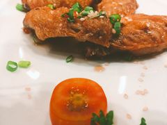 -Chom Cafe and Restaurant