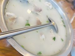 -雪湖煜辰鱼头老店(雪野湖店)