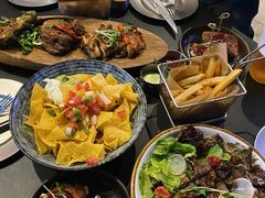 宽薯条配双簧-造精酿餐厅