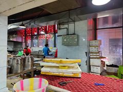 -凤凰路何眼镜香辣蟹(花果园店)