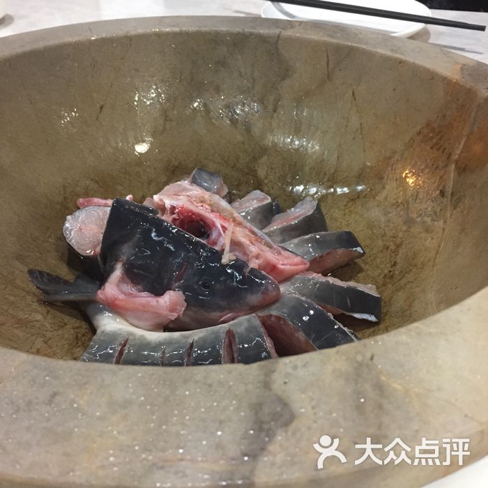 溢美徳石锅鱼图片