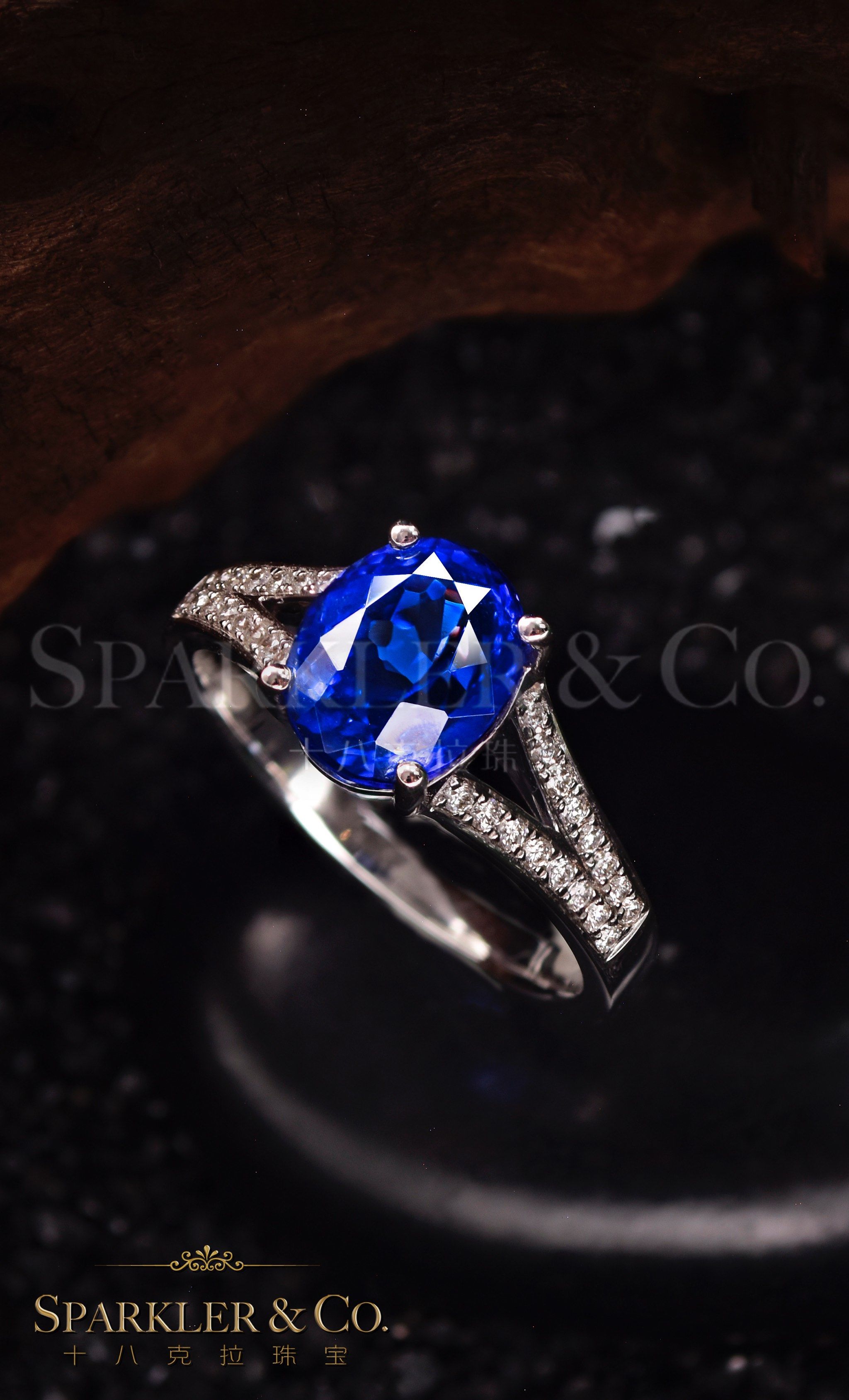 简约大气的款式💙搭配深邃迷人的蓝色 坦桑石钻石戒指