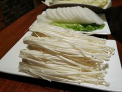 -茸梅路右拐龙虾-农家菜(松江店)
