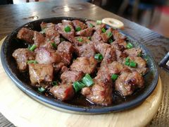 铜盘烤梅肉-鲜小岛·铜锅涮肉