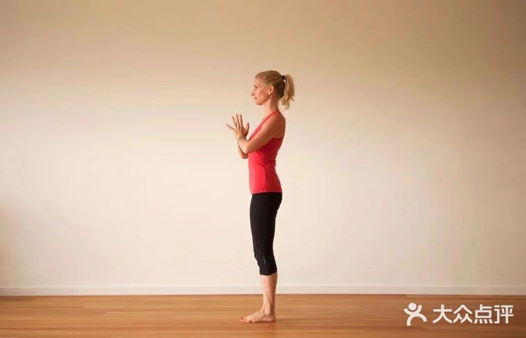 思怡瑜伽每日分享：拜日式