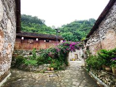 -高荡千年布依古寨旅游景区