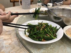 韭菜炒河虾-禄源公·老莞诚饭店