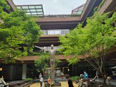 -瑞虹新天地月亮湾