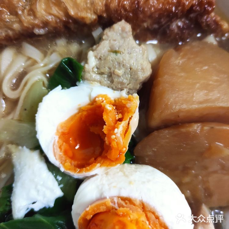 满满的一大碗可以吃很饱，如果早晨起的不是太早的话
