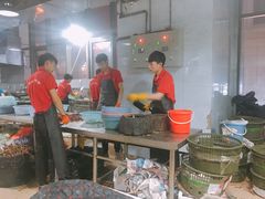 -凤凰路何眼镜香辣蟹(花果园店)