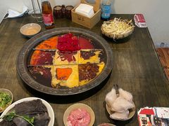 -渝嘴小老弟老火锅(华新村店)