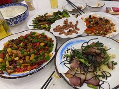 -乡土特色.冷锅鱼.牦牛肉汤锅