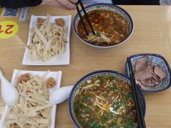 -八百里牛肉汤(盖饭·锅贴·万象城店)