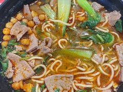 -爆炸头阿姨小四川正宗川味小吃(无任何分店)