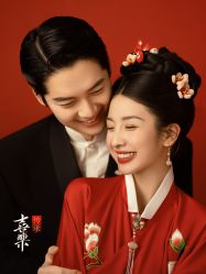 -雪中彩影婚纱摄影·微光艺术中心