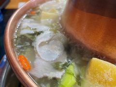 -果松木炭酸菜铜火锅·外婆参鸡汤