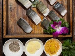 -围炉肉舍•炭烤活鳗•丹东海鲜烤肉(步行街店)