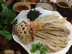 -老牌坊云南鱼豆花火锅(嵩山店)