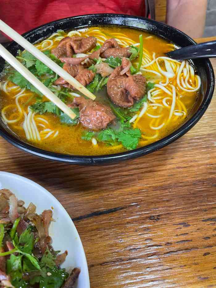 驴肉很嫩口感很好五香料虽然不清楚什么弄的但是味道也是不错的市口好