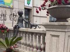 -鲁邦国际风情街(麦世达韩国精品百货店)