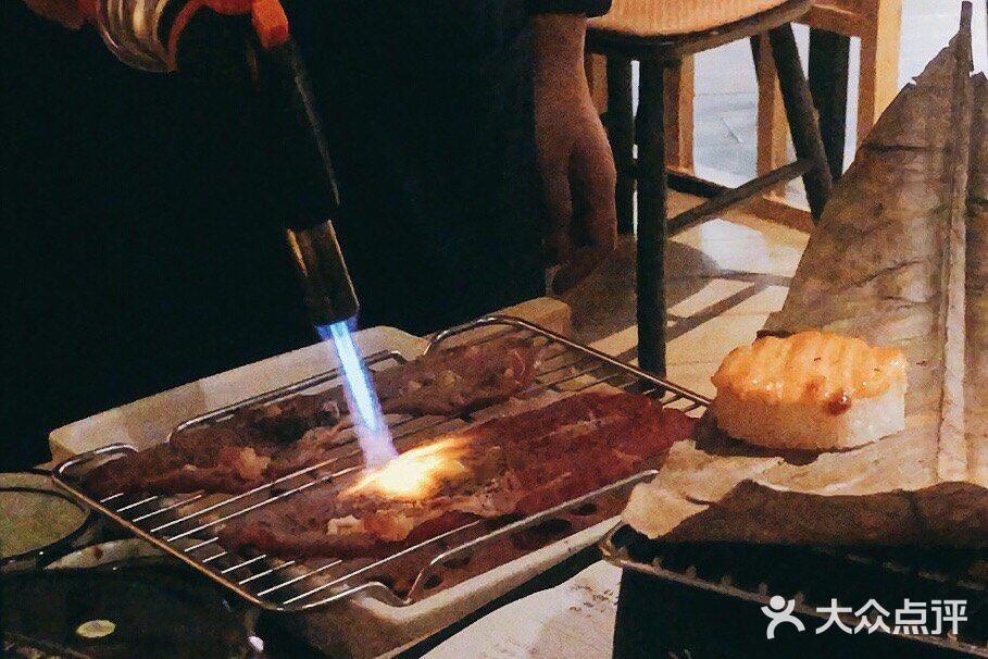 舞漁日料美人胶原锅(陆家嘴中心店)生牛肉火炙寿司图片