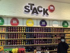 -m豆巧克力世界(上海世茂广场店)