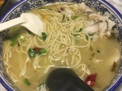 酸菜黑鱼面-轻捞慢起面馆(新世界百货店)